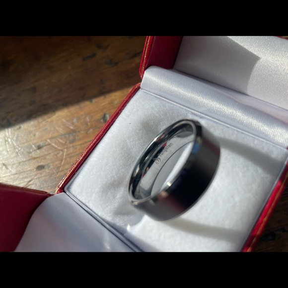 Beautiful Tungsten Mens ring (Sz 12 1/2) 🤍 - Picture 3 of 3